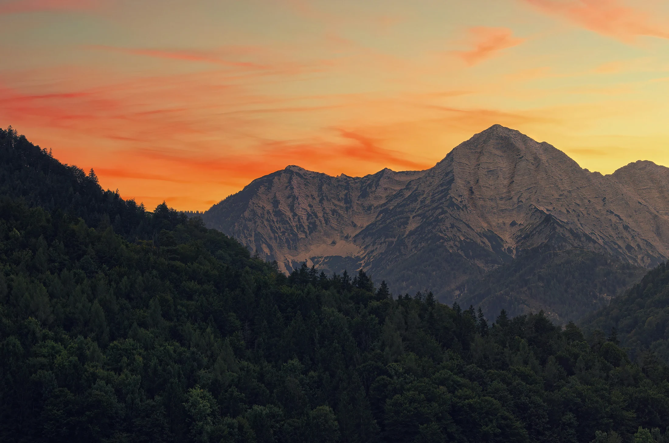 Digital network globe over a mountain landscape representing Sarathi Fiber’s wide internet coverage in Wagholi and Lohegaon, Pune.